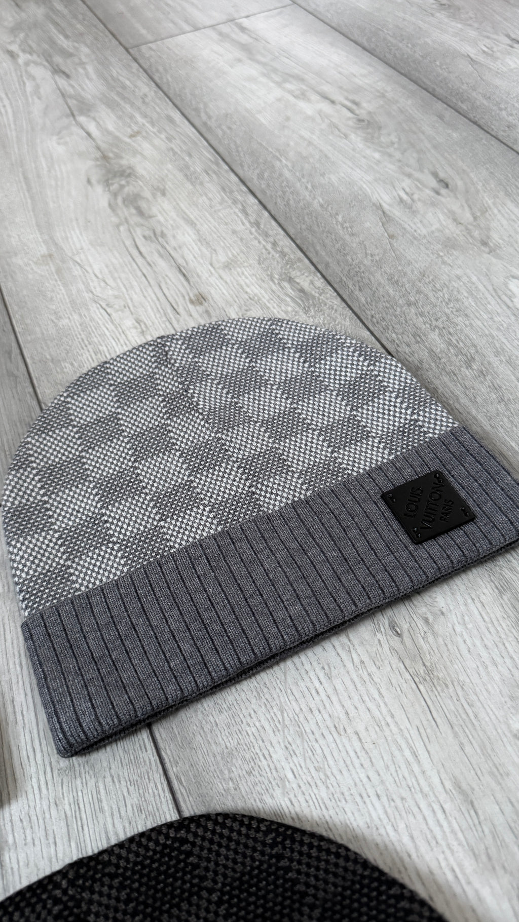 Lv hat
