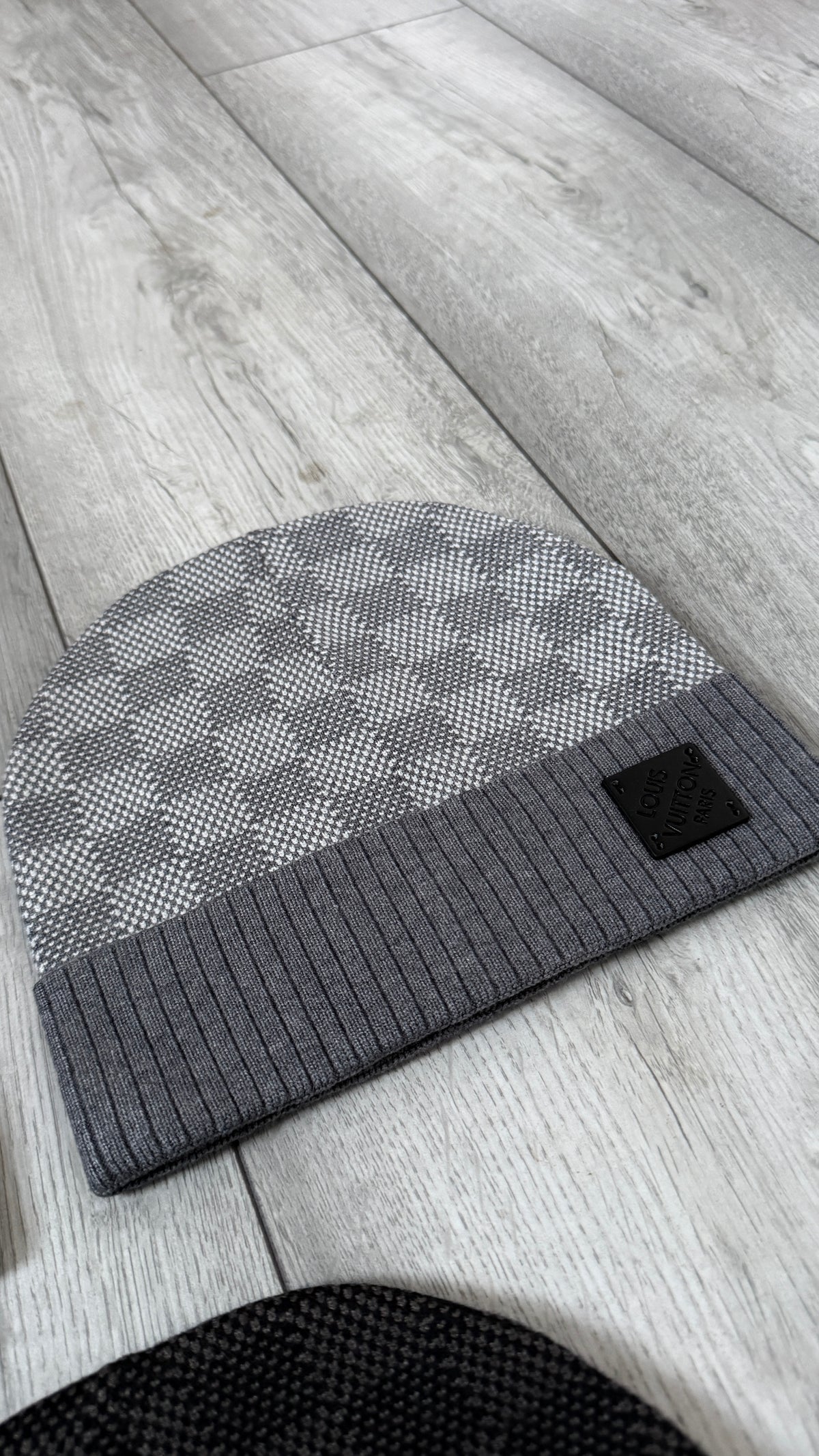 Lv hat