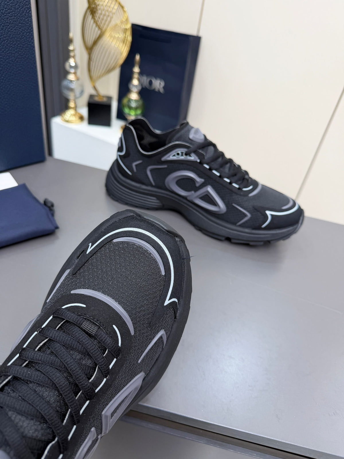 New season Dior b30